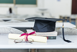 春招“黄金档”来袭：应届生看重落户政策 有企业招聘人数增五成